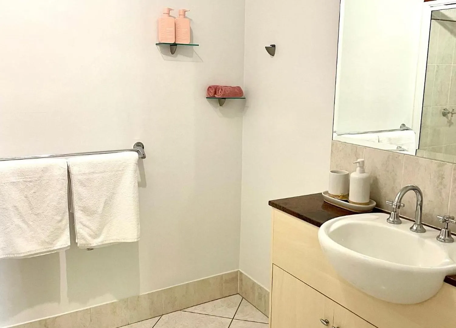 Central Parks - 3 Bedroom Apt Cairns 0*,  Australia