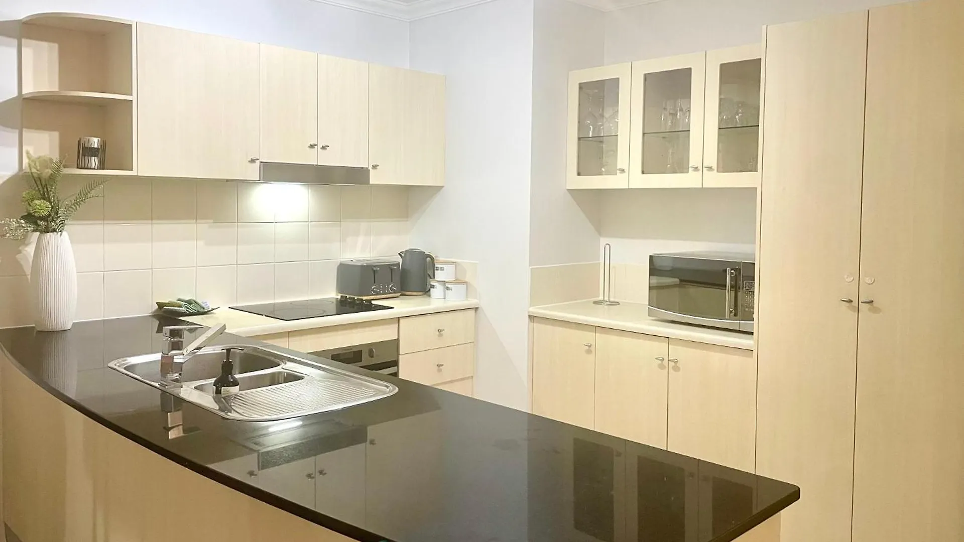 Apartment Central Parks - 3 Bedroom Apt Cairns