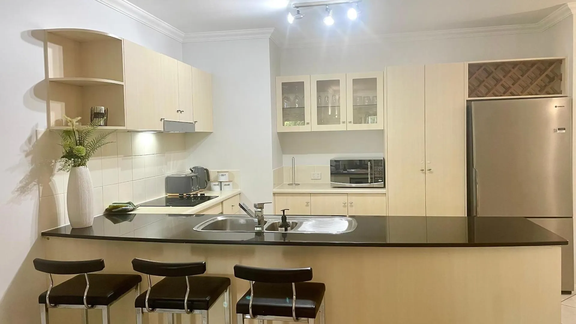 Central Parks - 3 Bedroom Apt Cairns Apartment